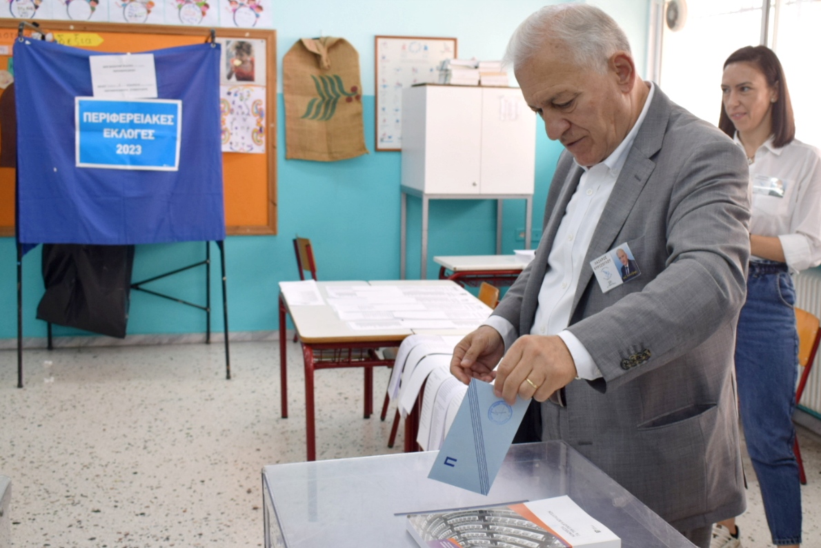 Άσκησε το εκλογικό του δικαίωμα ο δήμαρχος Αμπελοκήπων – Μενεμένης, Λάζαρος Κυρίζογλου (ΦΩΤΟ)