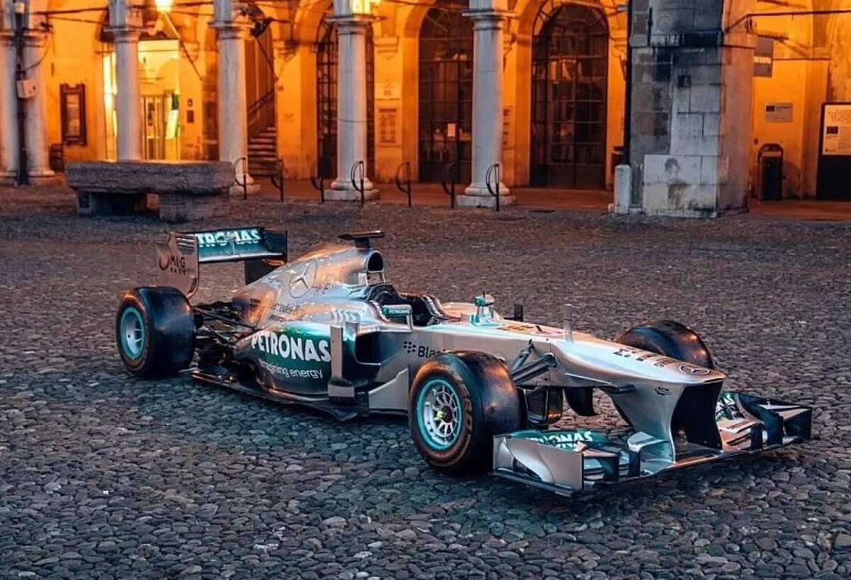 «Στο σφυρί» η πρωταθλήτρια W04 του Λιούις Χάμιλτον