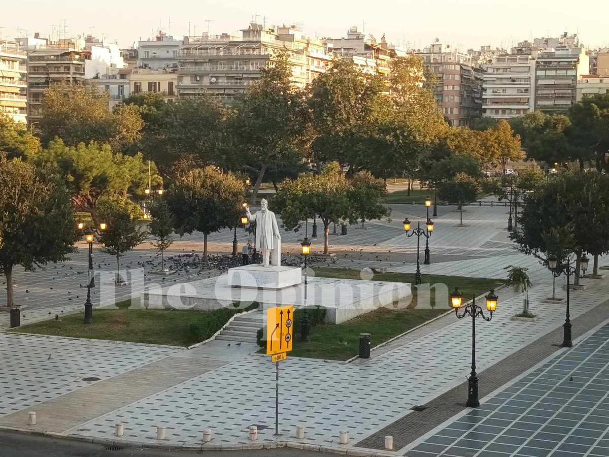 Θεσσαλονίκη: Ξέχασαν… αναμμένες τις λάμπες στην Αριστοτέλους (ΦΩΤΟ)