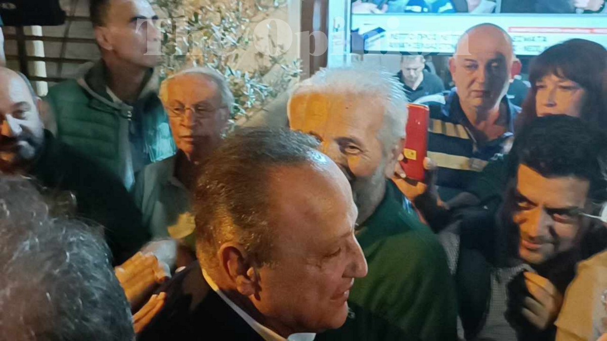 Με AC/DC και καπνογόνα η υποδοχή του νέου δημάρχου Θεσσαλονίκης Στέλιου Αγγελούδη (ΦΩΤΟ+VIDEO) 