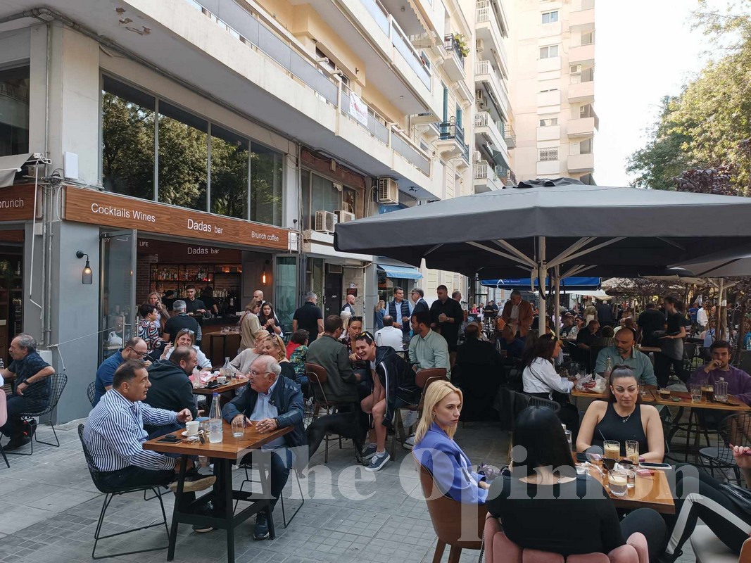 Χωρισμένα τα «εκλογικά» καφέ στην Ικτίνου (ΦΩΤΟ)