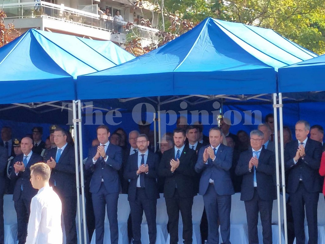 Θεσσαλονίκη: Ούτε ένας, ούτε δυο… τέσσερις πολιτικοί αρχηγοί στην παρέλαση (ΦΩΤΟ)