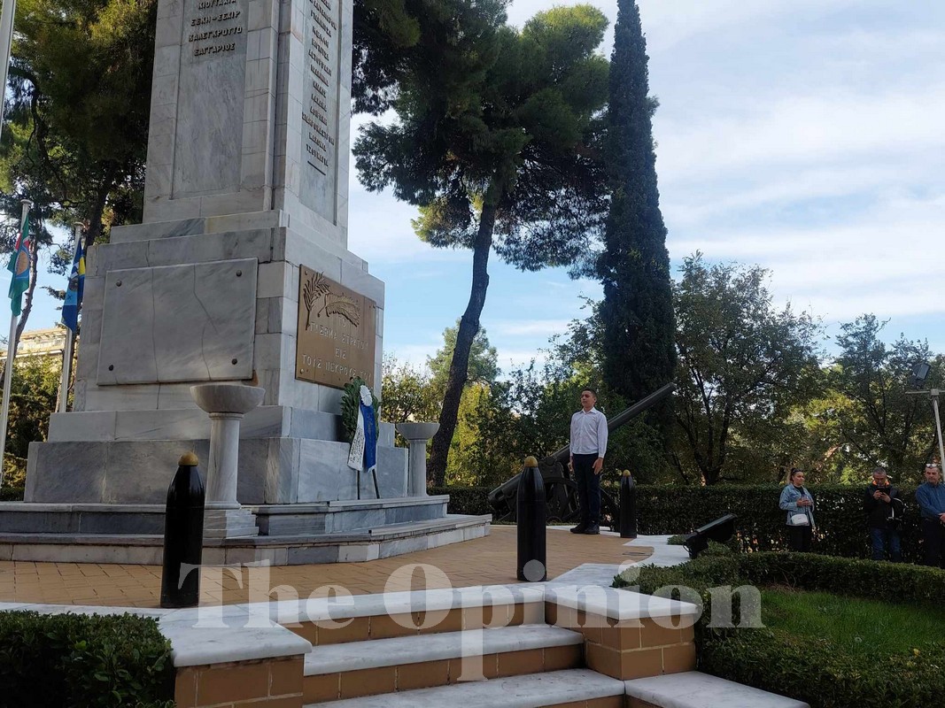 Θεσσαλονίκη: Κατάθεση στεφάνων από μαθητές στο Ηρώον του Γ’ Σώματος Στρατού (ΦΩΤΟ+VIDEO)