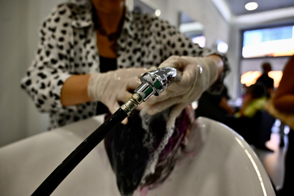 Στα δικαστήρια κομμώτρια και πελάτισσα για… βίντεο στο TikTok