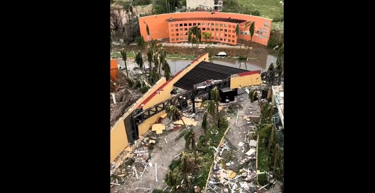 Μεξικό: Τουλάχιστον 27 νεκροί από τον τυφώνα Ότις – Ξηλώθηκαν στέγες από σπίτια και ξενοδοχεία (VIDEO)