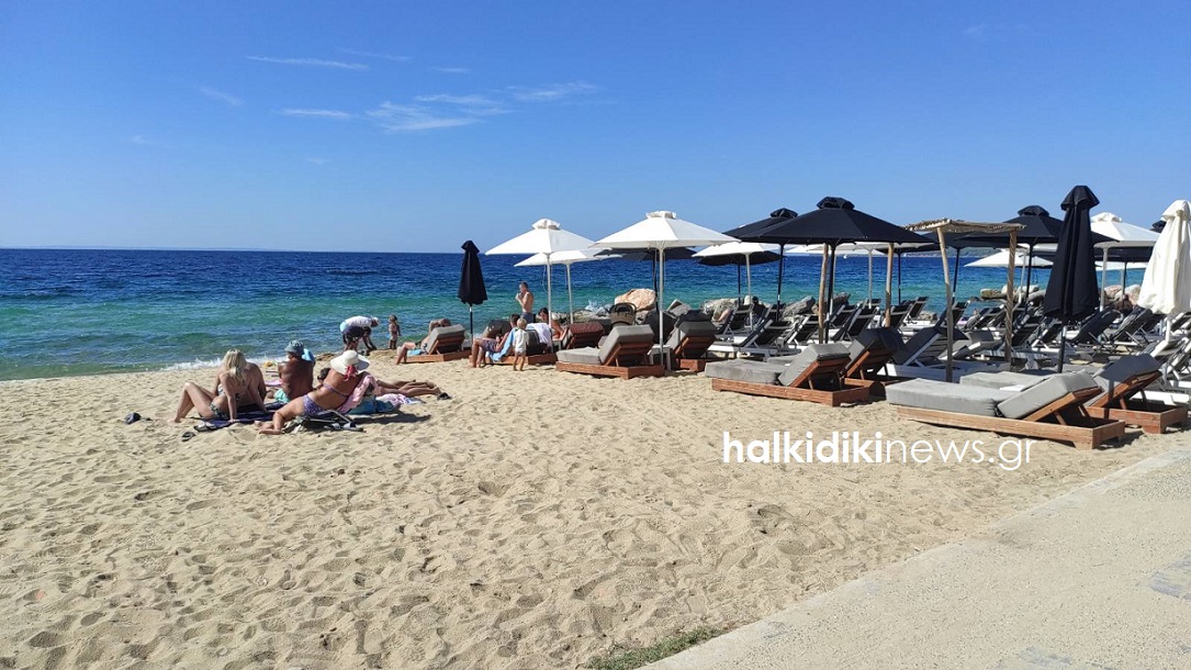 Χαλκιδική: Μετά την ψήφο κατευθείαν στην παραλία (ΦΩΤΟ)