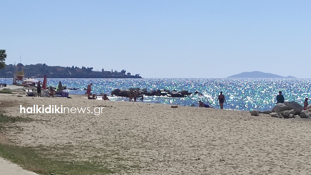 Χαλκιδική: Μετά την ψήφο κατευθείαν στην παραλία (ΦΩΤΟ)