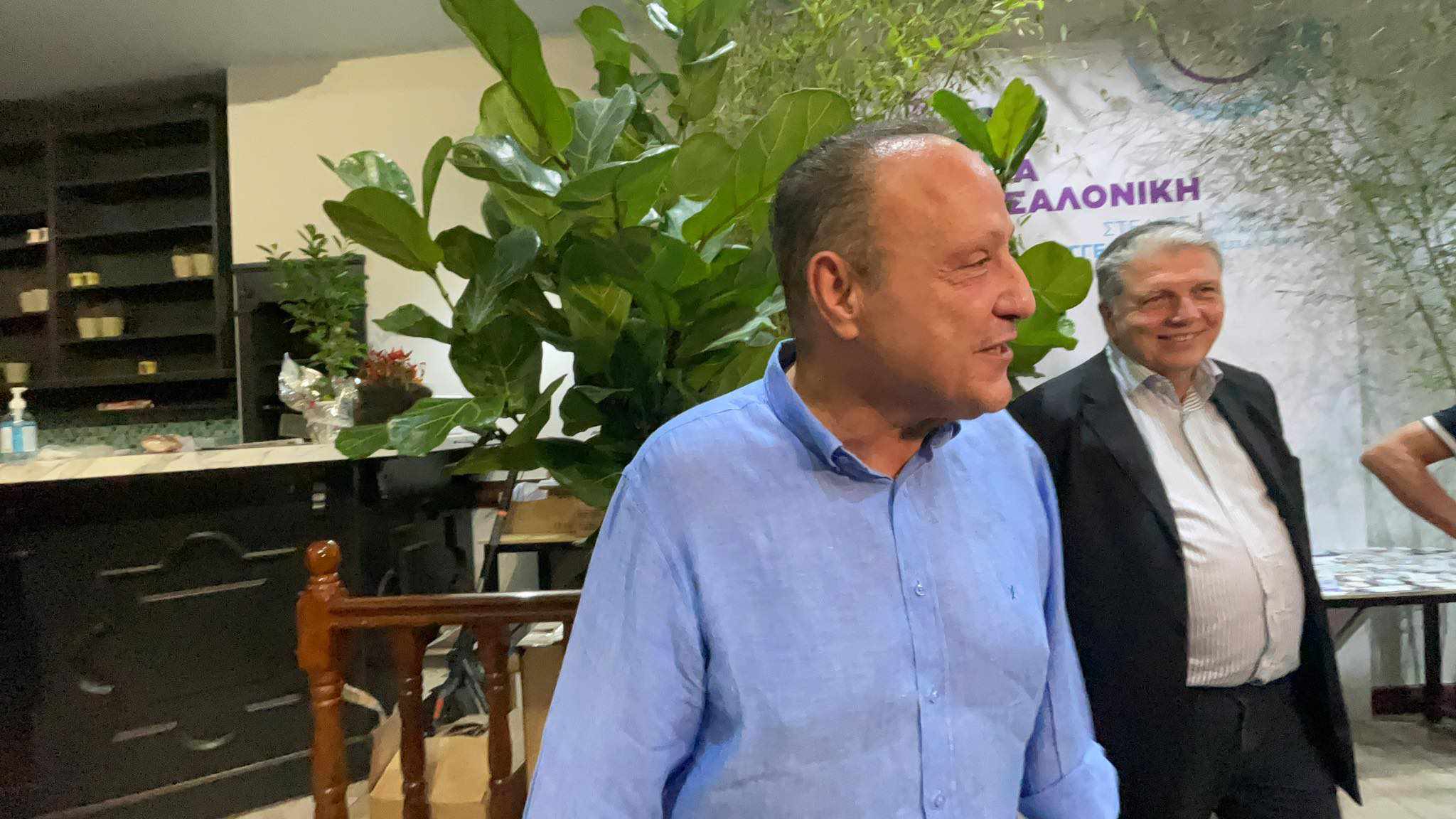 Κατέφθασε στο εκλογικό κέντρο ο Στέλιος Αγγελούδης (ΦΩΤΟ – VIDEO)