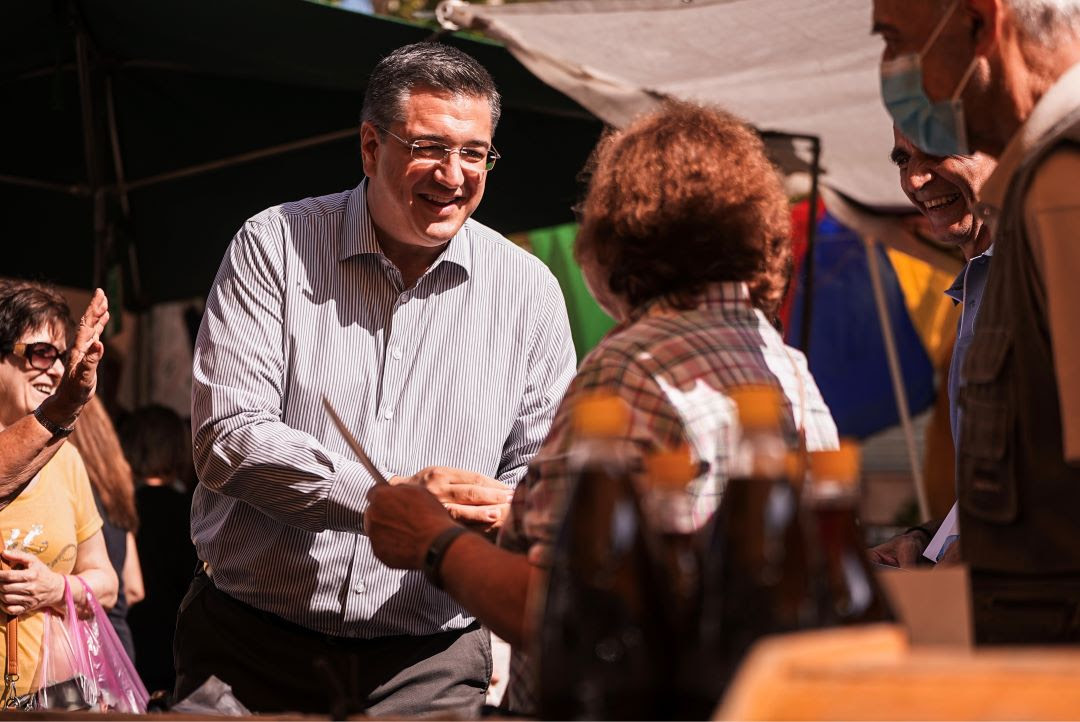 Επίσκεψη Τζιτζικώστα σε λαϊκές αγορές και σε γειτονιές της Θεσσαλονίκης (ΦΩΤΟ)