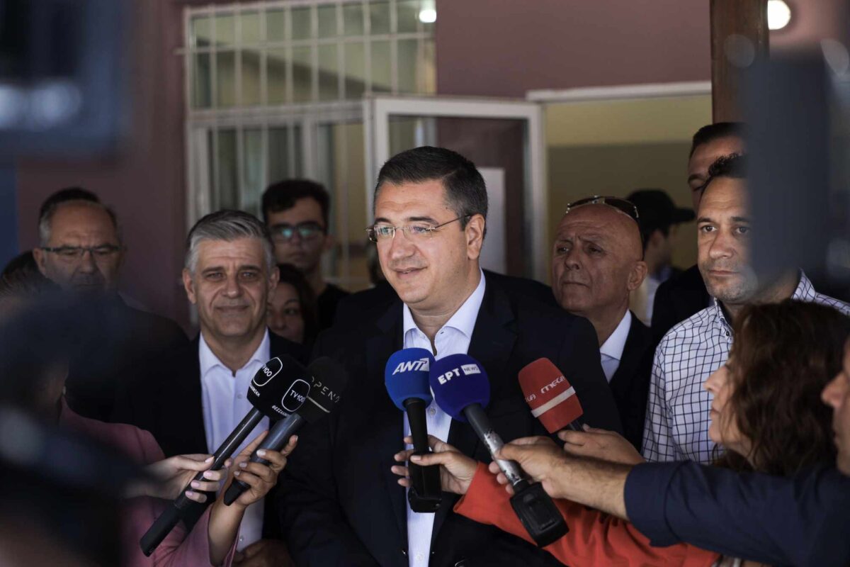 Το πόθεν έσχες του Απόστολου Τζιτζικώστα