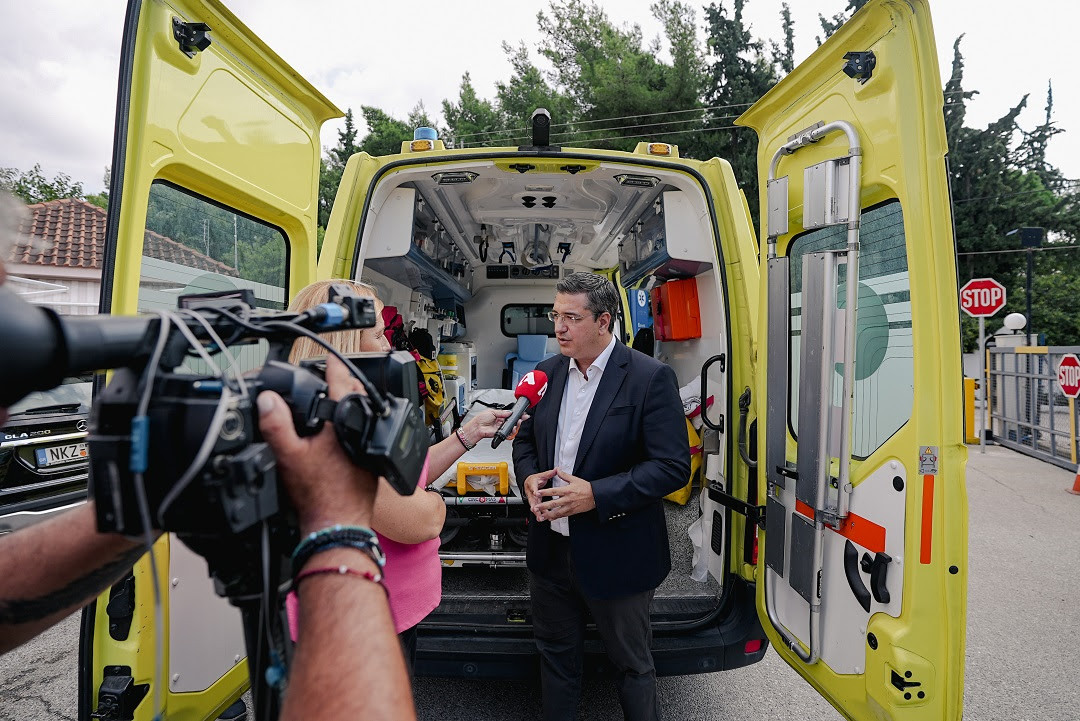 Επίσκεψη Τζιτζικώστα σε ΕΚΑΒ, ΑΧΕΠΑ και εκδήλωση για την τρίτη ηλικία (ΦΩΤΟ)