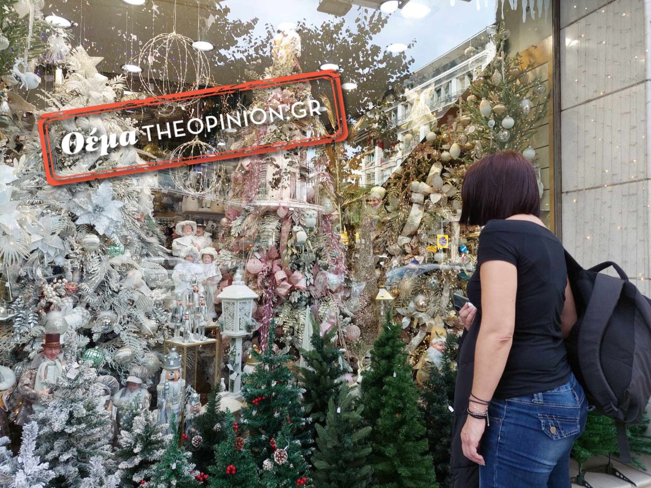 Θεσσαλονίκη: «Πέφτουν» τα πρώτα… βλέμματα στις βιτρίνες με τα χριστουγεννιάτικα (ΦΩΤΟ+VIDEO)