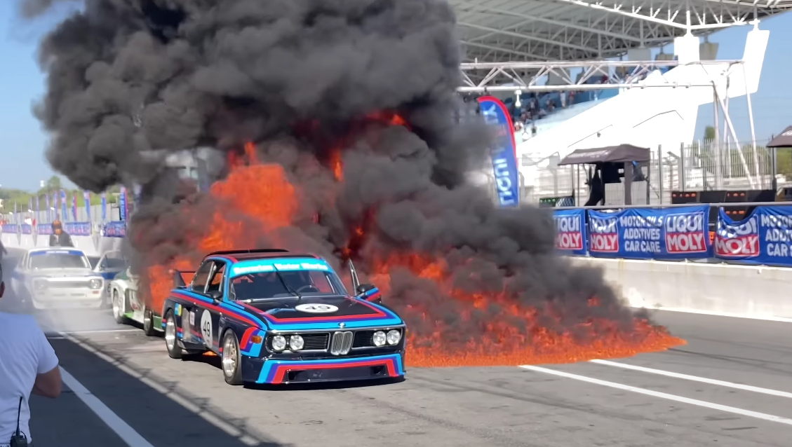 «Μπάρμεκιου» με… BMW CLS και Ford Capri (VIDEO)