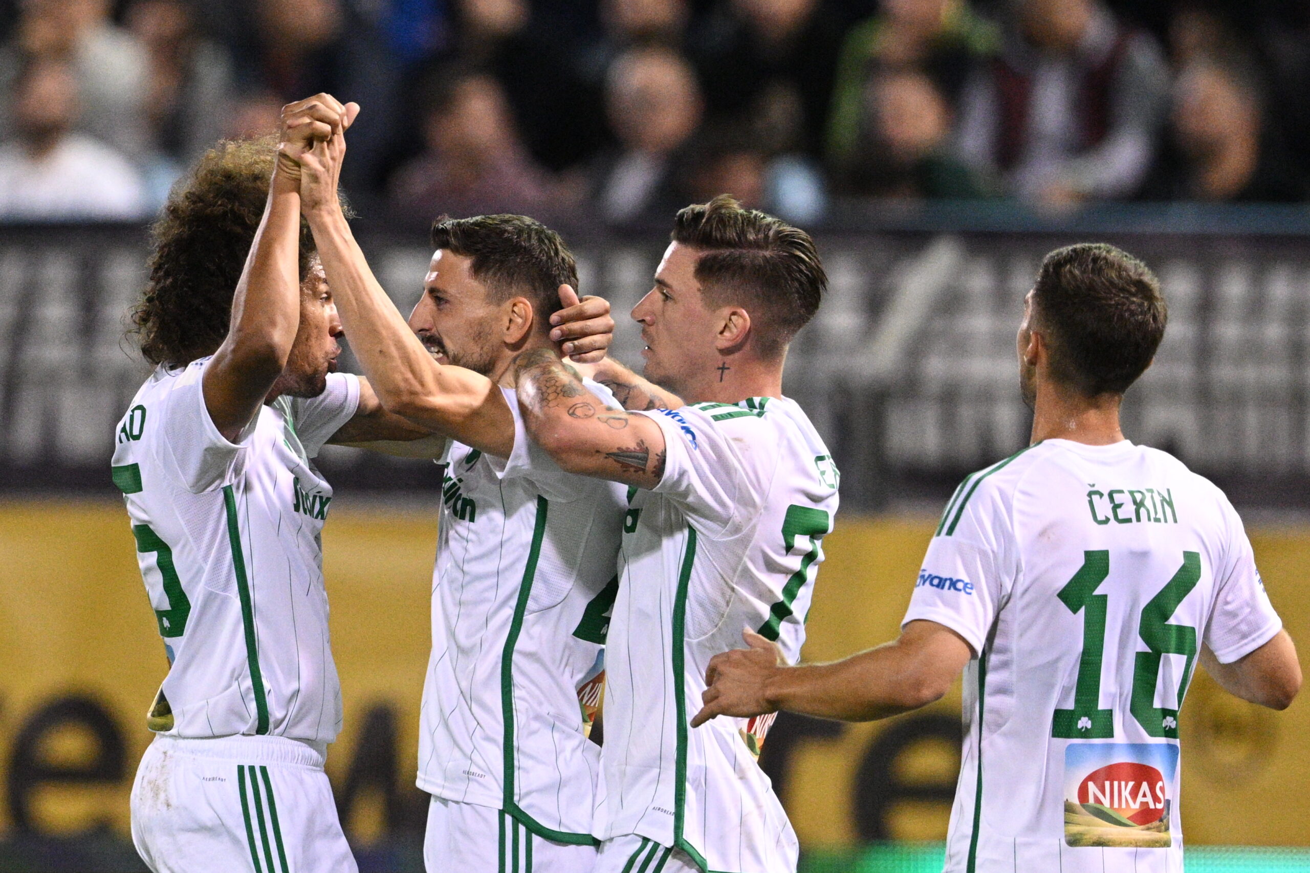 Πέτυχε γκολ και συμφιλιώθηκε με τον Αράο ο Μλαντένοβιτς! (vid)