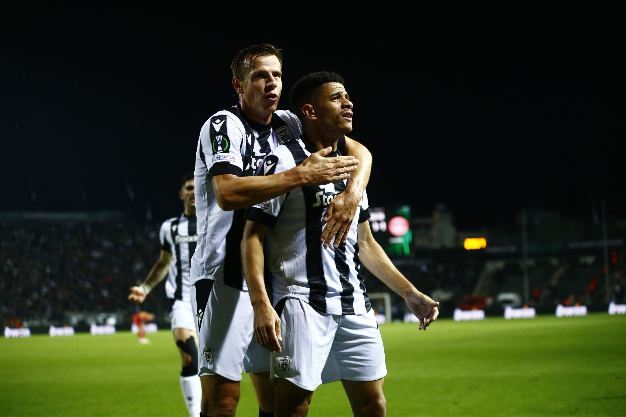 Σβαμπ: «Θα δώσουμε το το 110% με την Αίντραχτ για την πρωτιά» (vid)