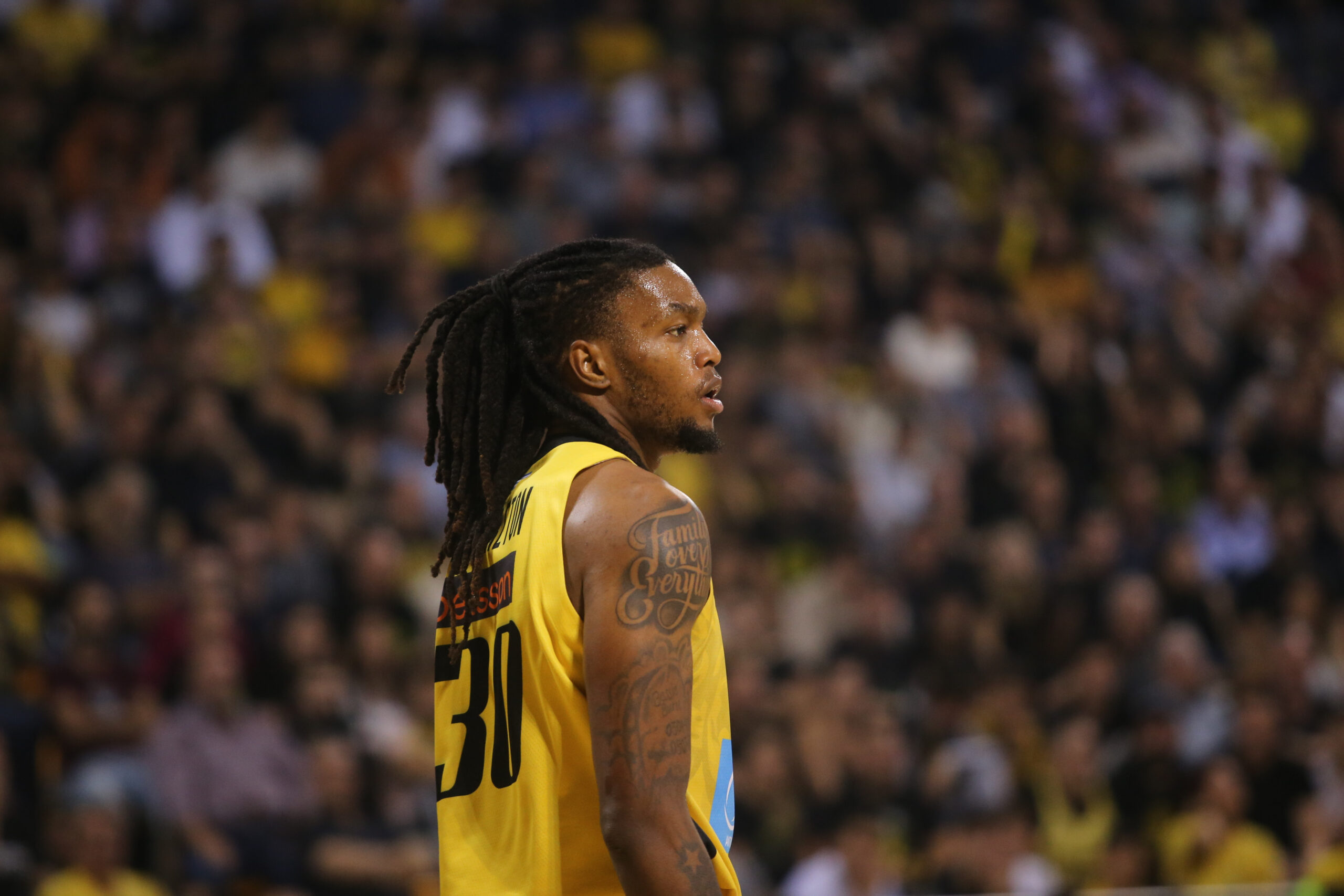 Aπίθανο: Το κάρφωμα της χρονιάς από τον Μπάνκστον (video)