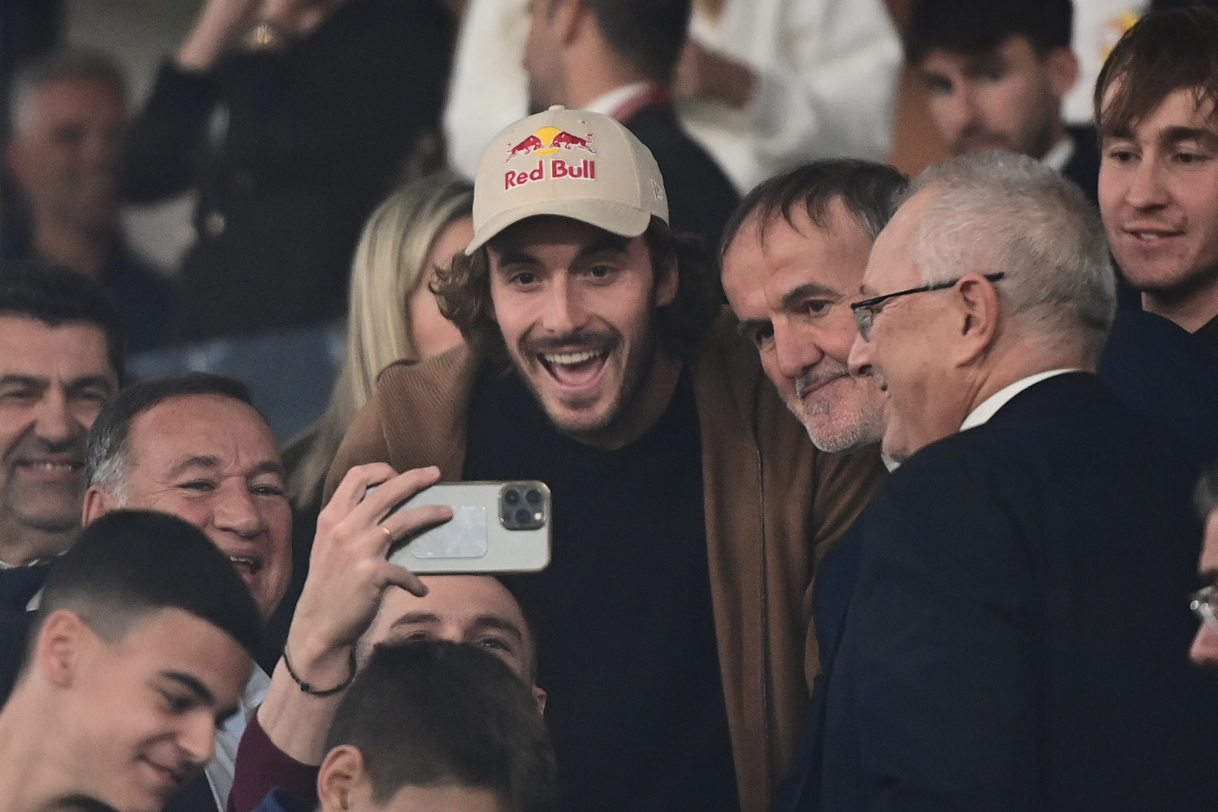 Τσιτσιπάς: «Μεγάλο ταλέντο ο Κωνσταντέλιας, μίλησα για τένις με τον Εμπαπέ»