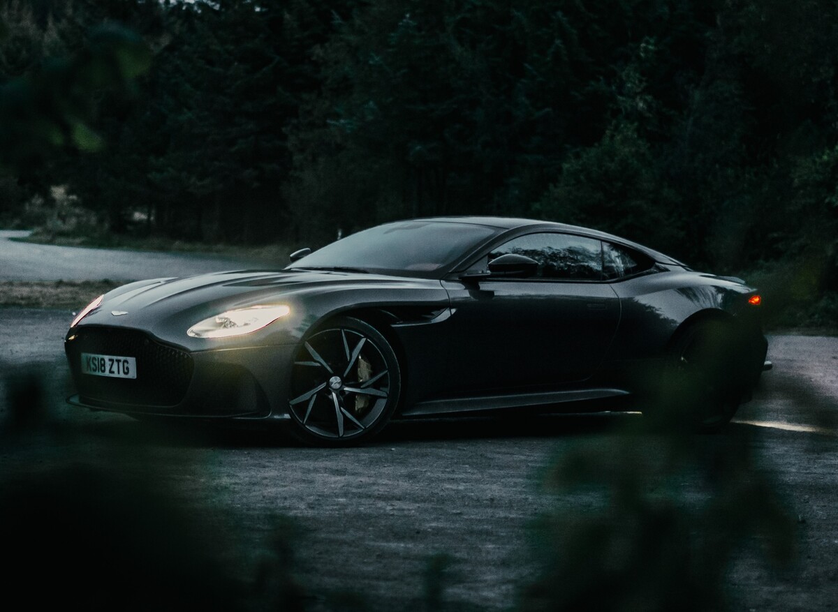 Η Aston Martin γίνεται… χούλιγκαν