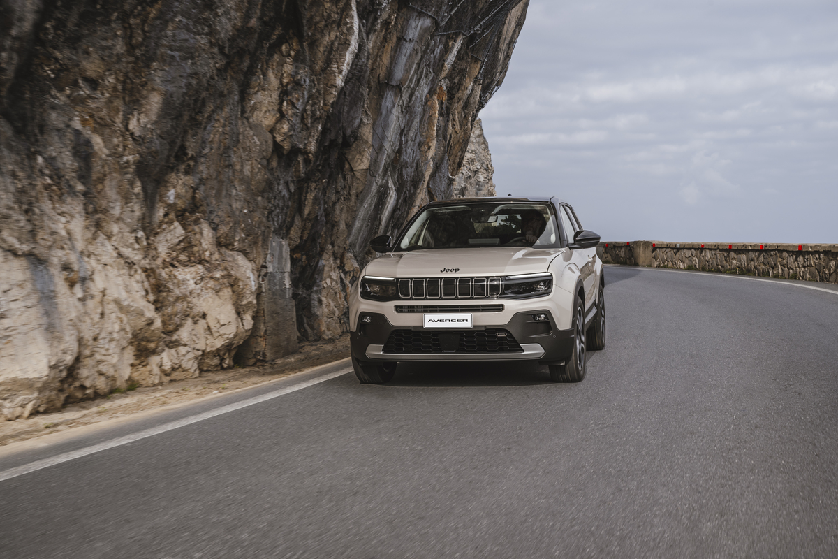 Jeep Avenger: Η νέα έκδοση e-Hybrid έρχεται στην Ελλάδα