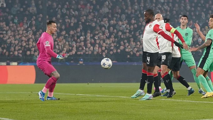 Champions League: Το αυτογκόλ της σεζόν από τον Χερτράιντα που έδωσε προβάδισμα στην Ατλέτικο (video)