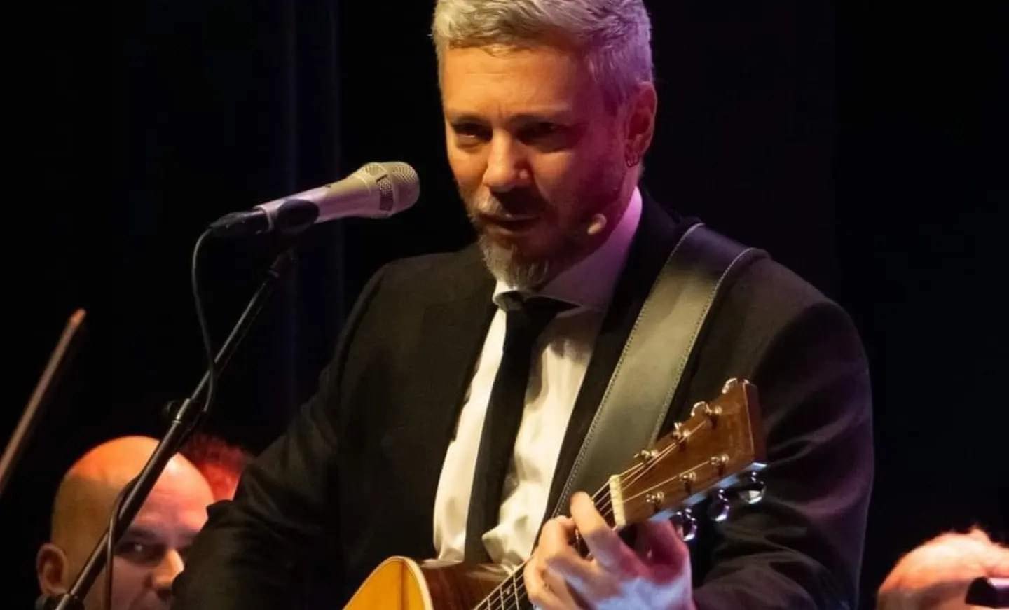 Αλκίνοε, σου πάει και το «επίσημο ένδυμα»