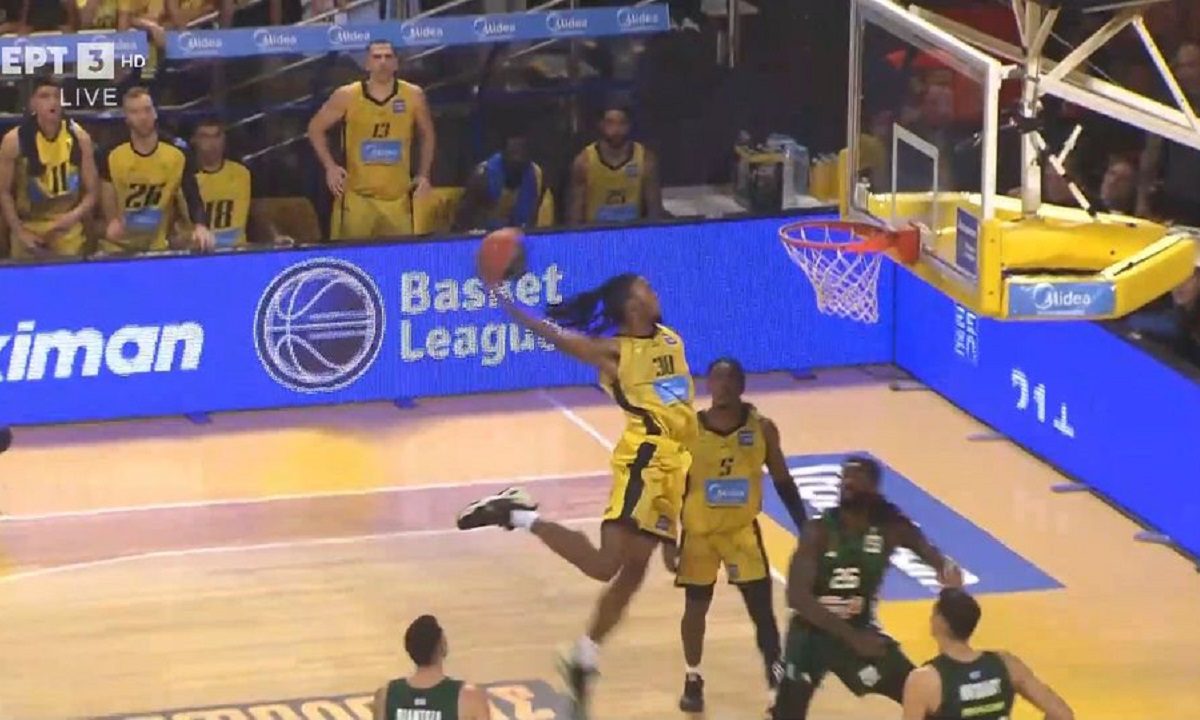 Δεν θα μπορούσε να λείπει: Το μοναδικό κάρφωμα του Μπάνκστον δεσπόζει στην κορυφή του Top10! (vid)