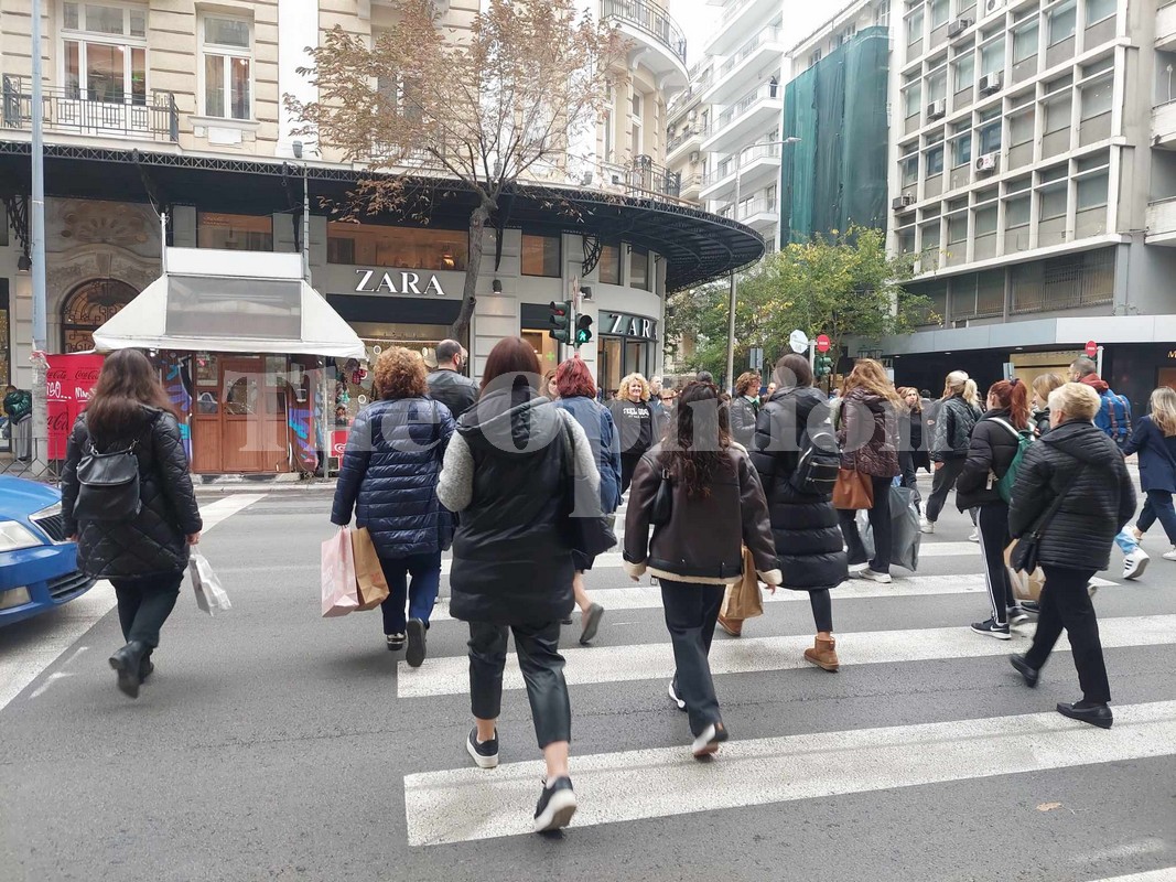 Θεσσαλονίκη: Στο «κυνήγι» της Black Friday (ΦΩΤΟ)