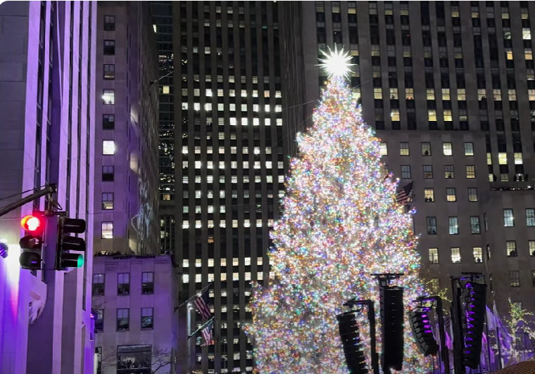 Η εντυπωσιακή φωταγώγηση του χριστουγεννιάτικου δέντρου  στη Νέα Υόρκη (VIDEO)
