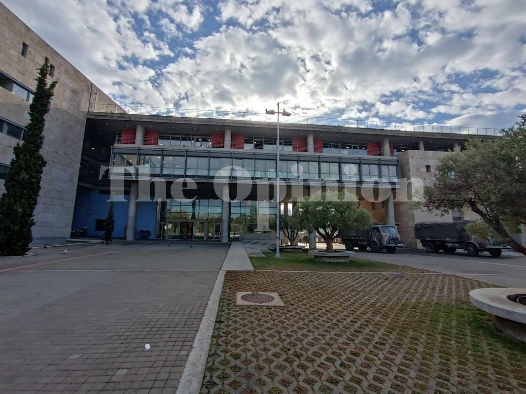 Ζέρβας: «Παράσταση με πρόθυμους κομπάρσους και κόστος… 50 εκατ. ευρώ»