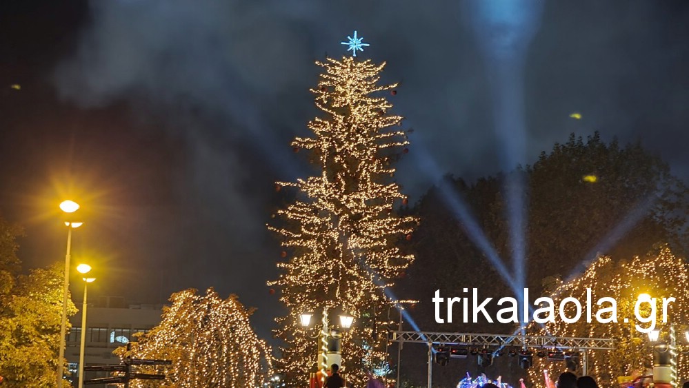 Τρίκαλα: Φωταγωγήθηκε το μεγαλύτερο χριστουγεννιάτικο δέντρο