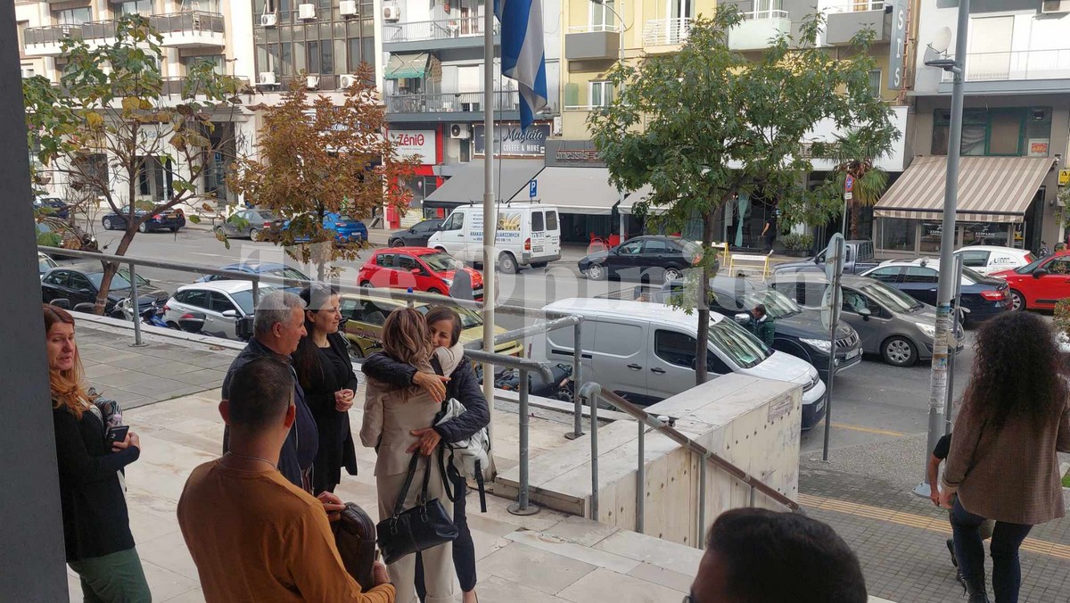 «Αυτή η γυναίκα έχει ένα κομμάτι της Εμμανουέλας μας» – Στα Δικαστήρια η λήπτρια του νεφρού της αδικοχαμένης φοιτήτριας (ΦΩΤΟ+VIDEO)