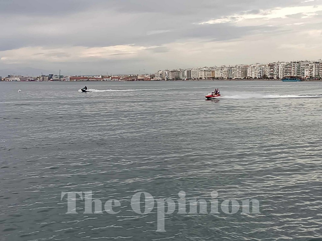 Γέμισε με jet ski ο Θερμαϊκός (ΦΩΤΟ-VIDEO)