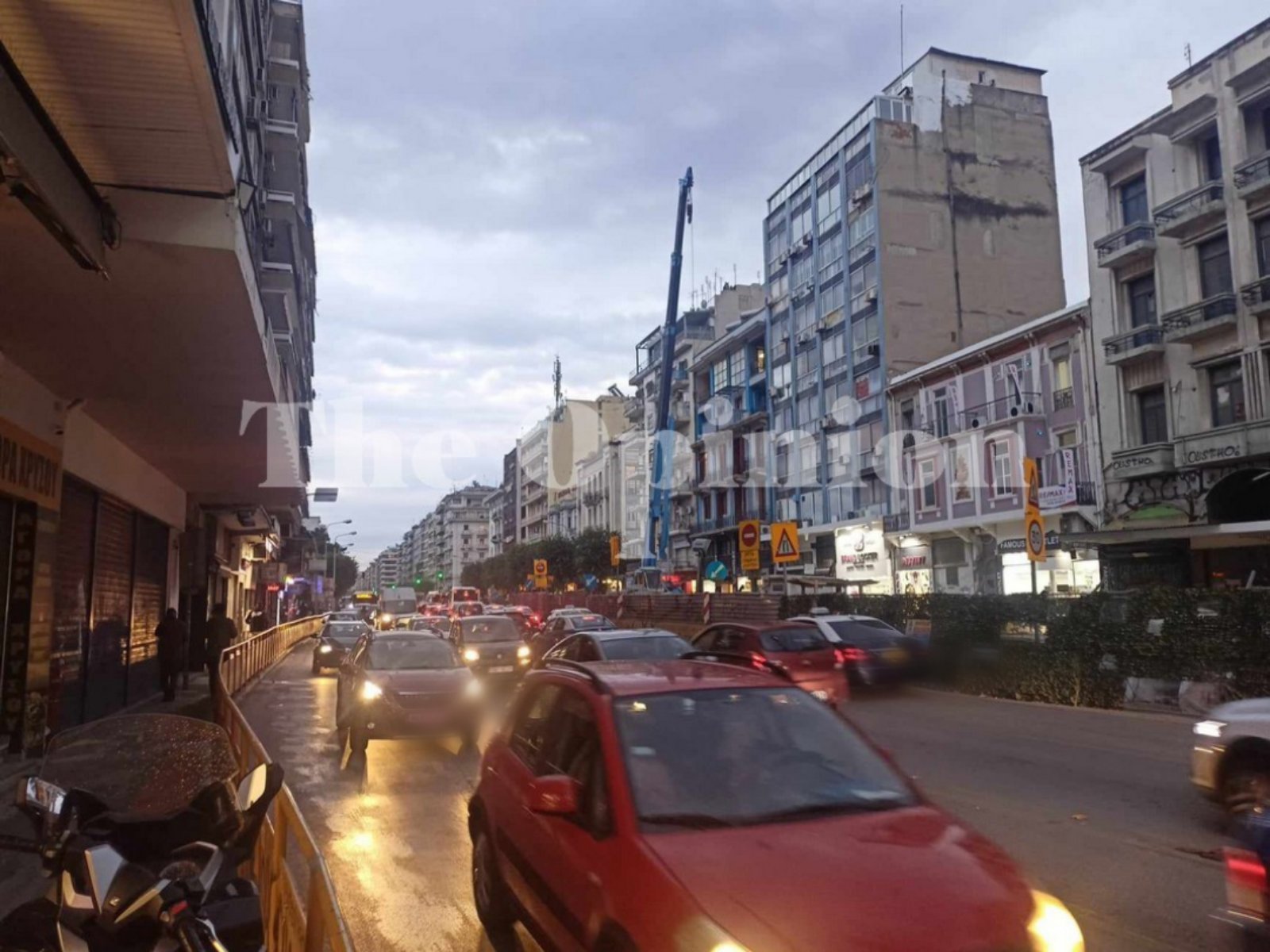 Μια πόλη – ένα κυκλοφοριακό χάος (ΦΩΤΟ-VIDEO)