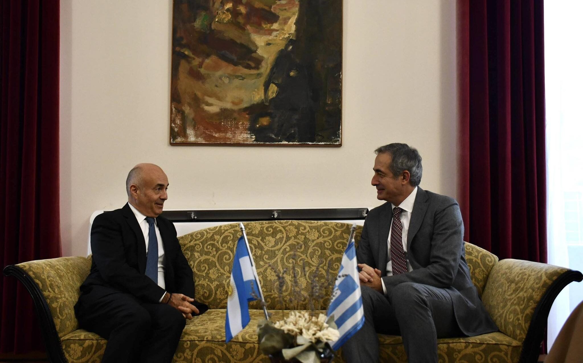 Στον ΥΜΑΘ ο πρέσβης της Αργεντινής Luis Alfredo Azpiazu