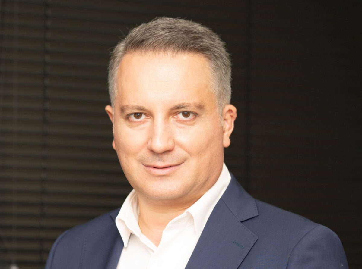 Τα ψεύτικα, τα λόγια τα προεκλογικά…