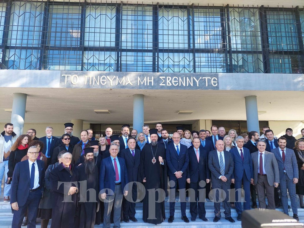 «Μοιάζει σαν δεύτερη ενθρόνιση» – Στη Θεολογική Σχολή του ΑΠΘ ο νέος Μητροπολίτης Θεσσαλονίκης (ΦΩΤΟ+VIDEO)