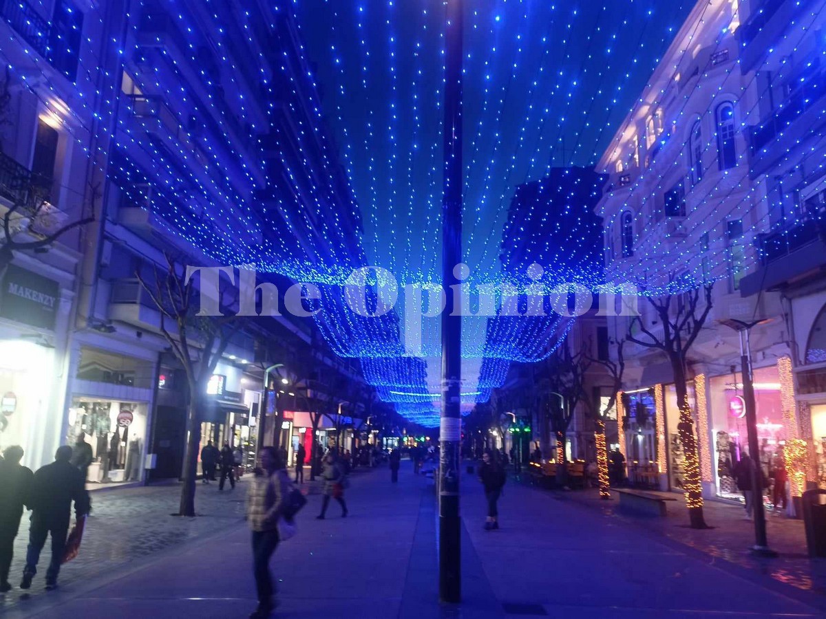 Θεσσαλονίκη: Άναψαν τα μπλε φώτα στην Αγίας Σοφίας (ΦΩΤΟ)