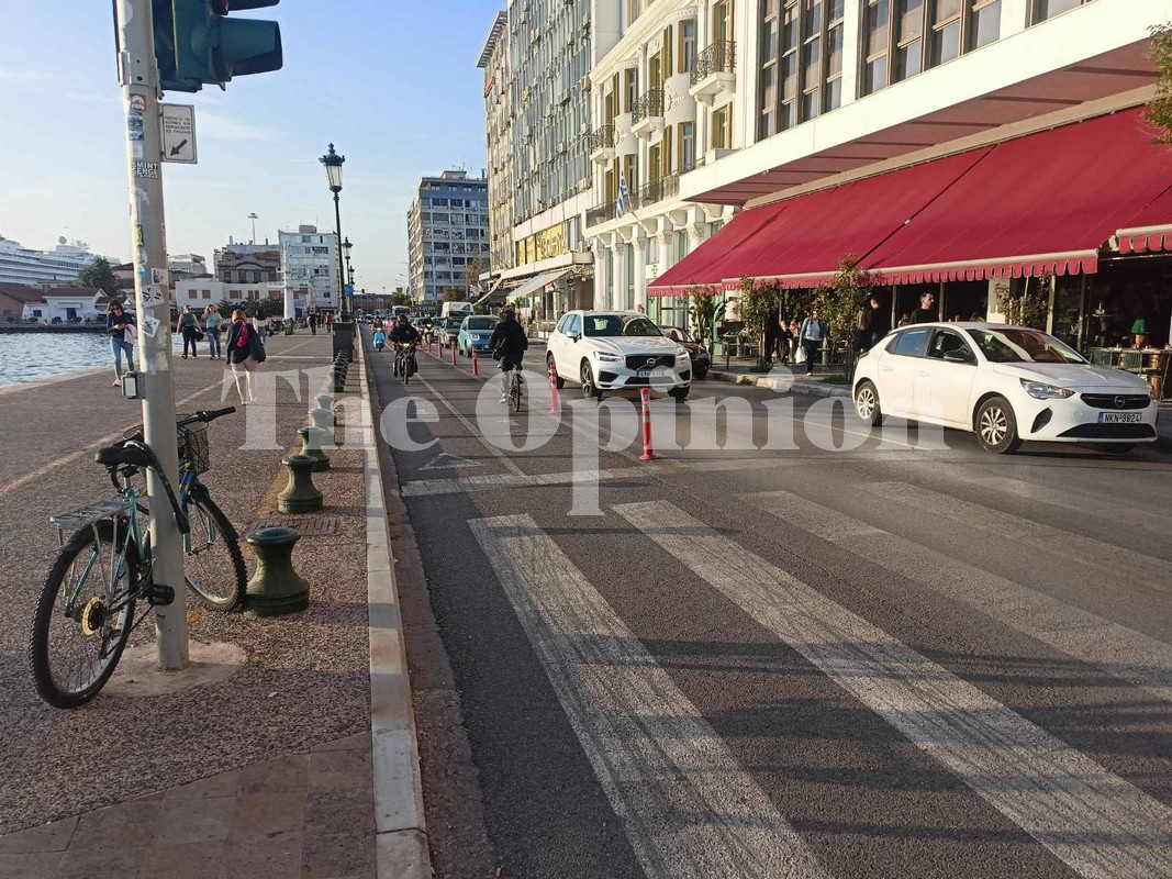 «Ο ποδηλατόδρομος στη Λ. Νίκης λειτουργεί χωρίς άδεια» (AUDIO)