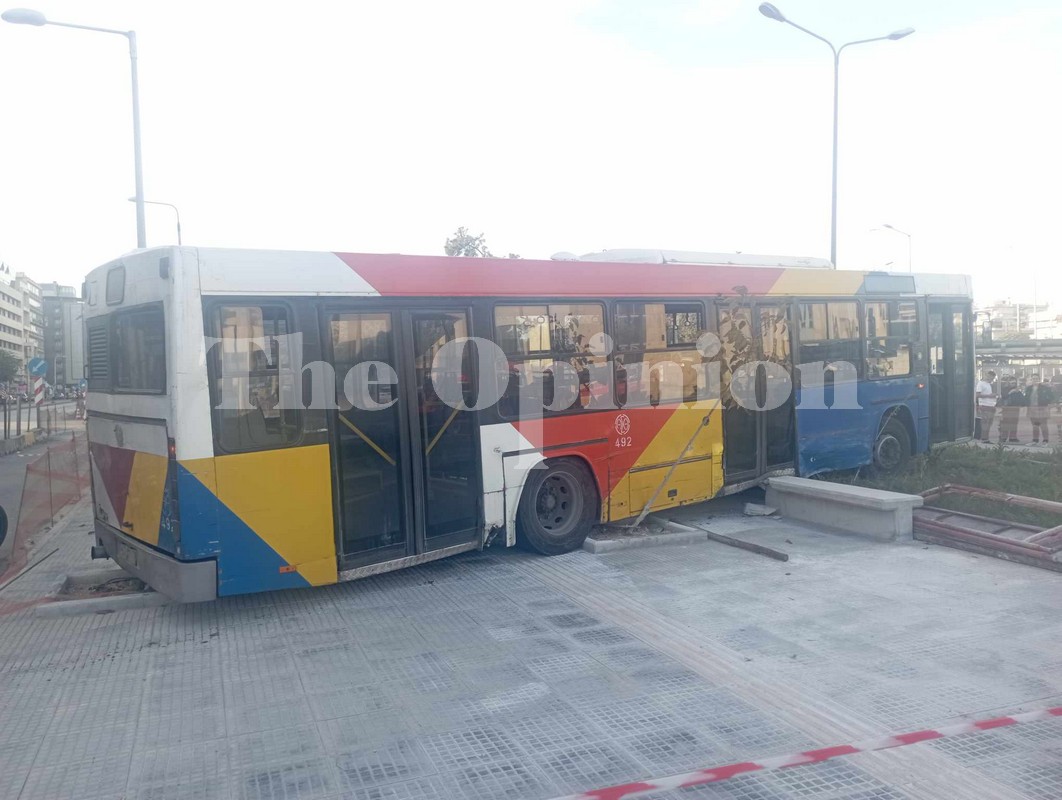 Σοβαρό τροχαίο με νεκρή οδηγό στη Θεσσαλονίκη – Έχασε τις αισθήσεις του οδηγός λεωφορείου (ΦΩΤΟ)