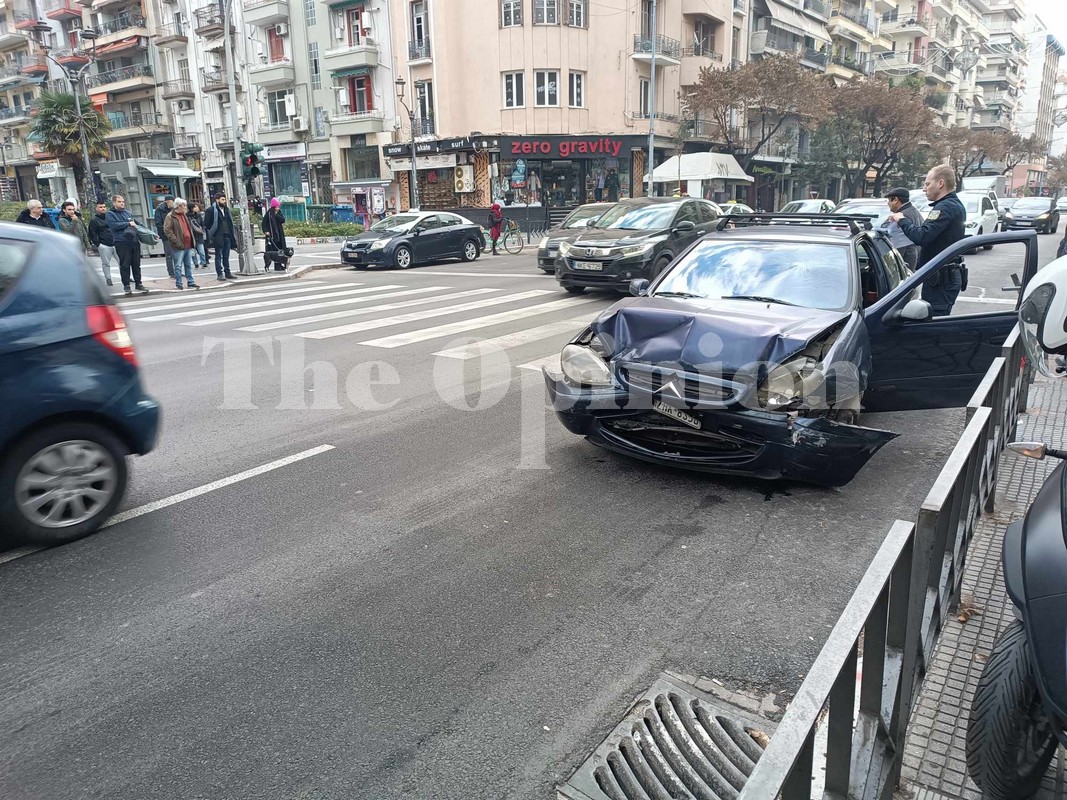 Θεσσαλονίκη: Τροχαίο στην Τσιμισκή – Ένας τραυματίας (ΦΩΤΟ)