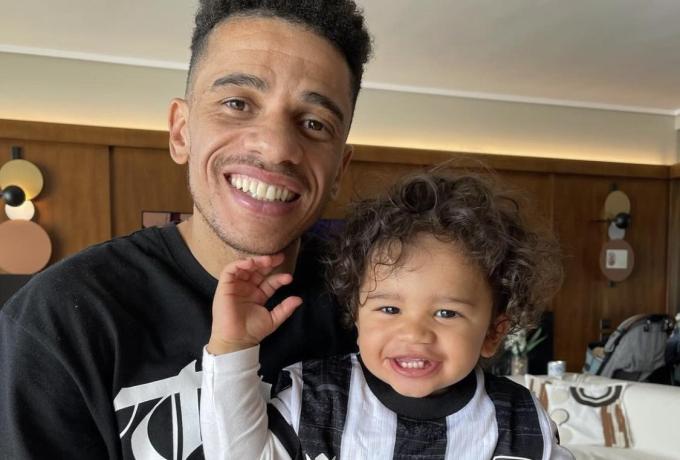 Aπό μικρό και από… τρελό: Στα «ασπρόμαυρα» ο γιος του Τάισον! (pic)