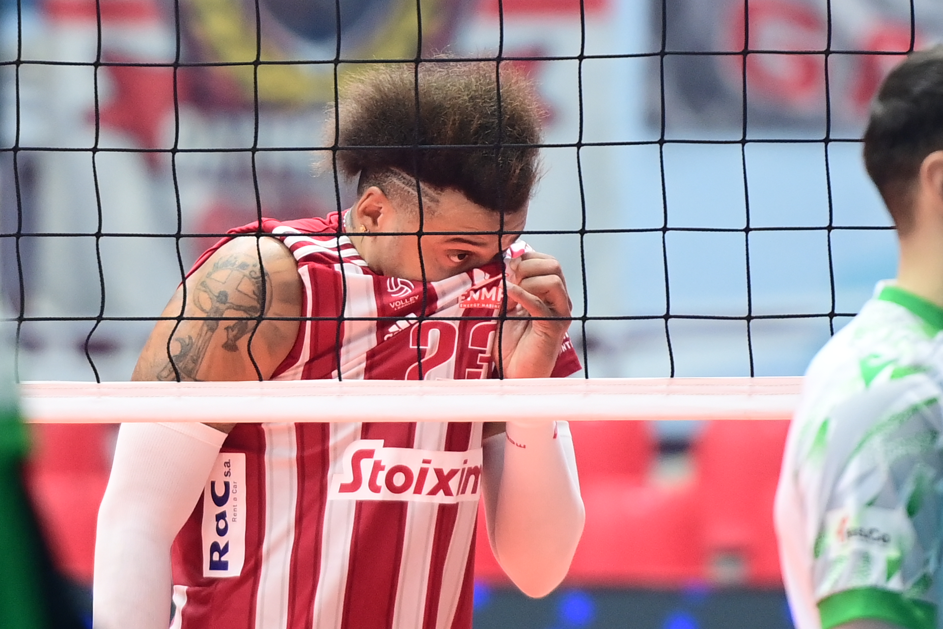 Προσωρινή διακοπή στο Ολυμπιακός-Παναθηναϊκός λόγω επεισοδίων και δακρυγόνων! (vid)