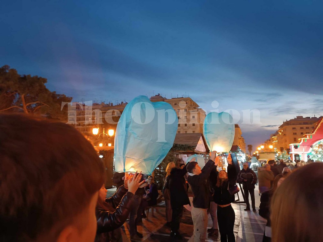 Η Νύχτα των Ευχών στη Θεσσαλονίκη – Γέμισε ο ουρανός με φαναράκια (ΦΩΤΟ+VIDEO)
