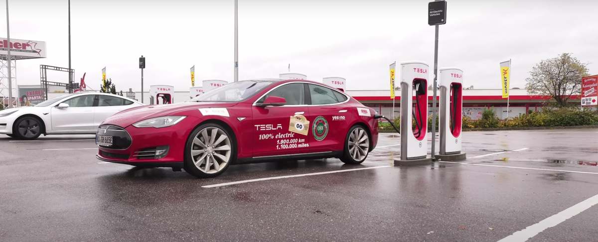 Το Tesla Model S που έχει διανύσει… 1,9 εκατομμύρια χιλιόμετρα (VIDEO)