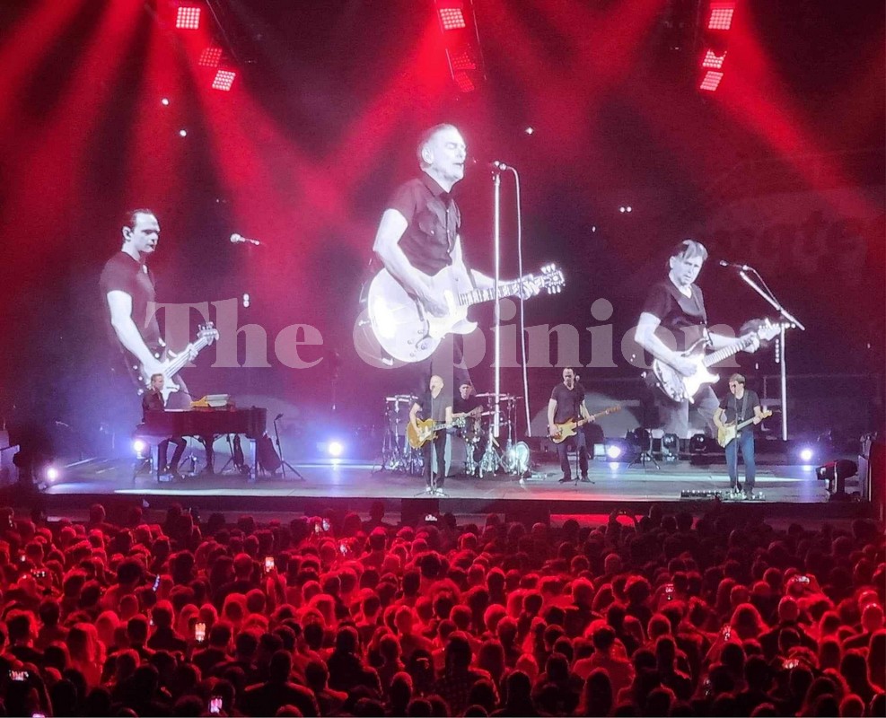 Ο Bryan Adams ξεσήκωσε το πλήθος της Θεσσαλονίκης (ΦΩΤΟ)