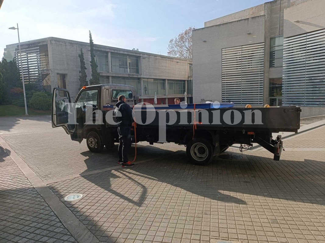 Ετοιμάζεται το δημαρχείο για την ορκωμοσία Αγγελούδη (ΦΩΤΟ)
