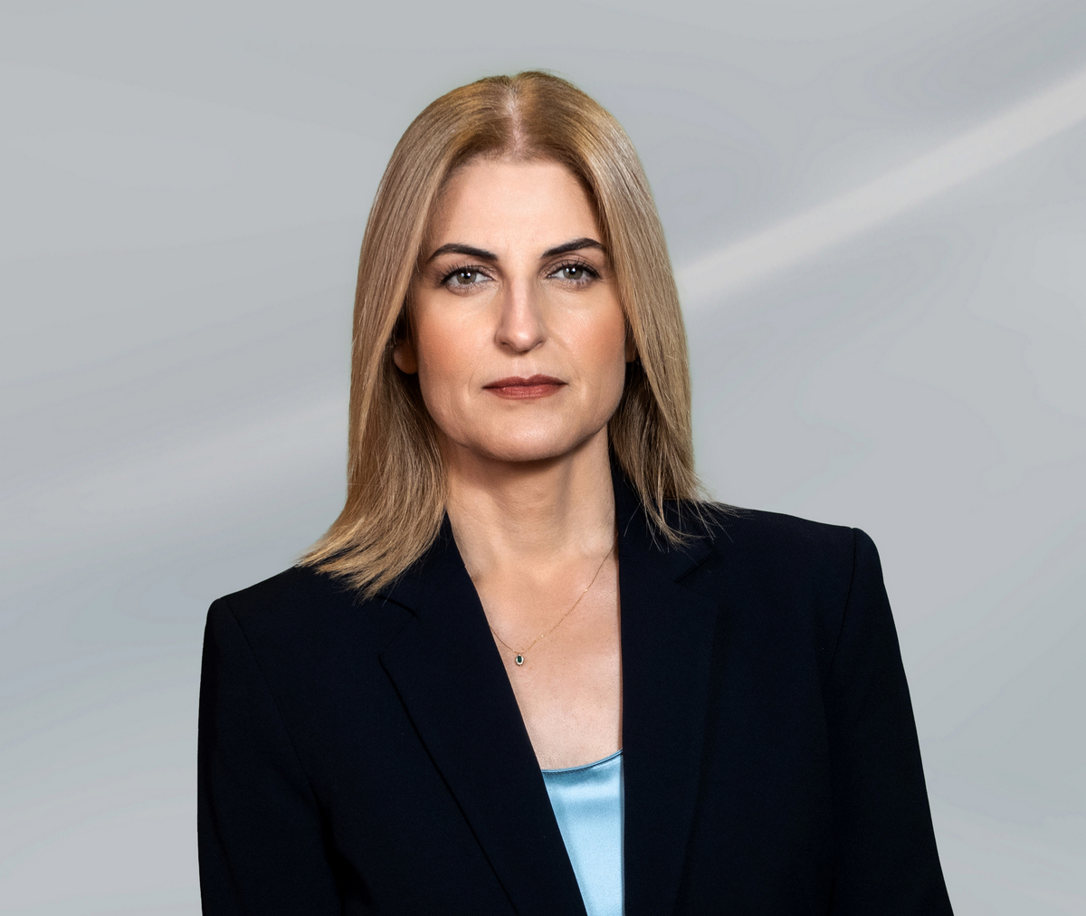 Αυγέρη από κηδεία αστυνομικού: «Υποχρεωμένη η Πολιτεία να αντιμετωπίζει τη βία και την εγκληματικότητα»