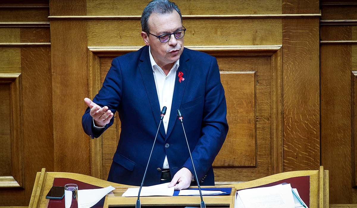 Φάμελλος: Αναχρονιστική προσπάθεια Μητσοτάκη να τεθούν περιορισμοί στην ισότητα