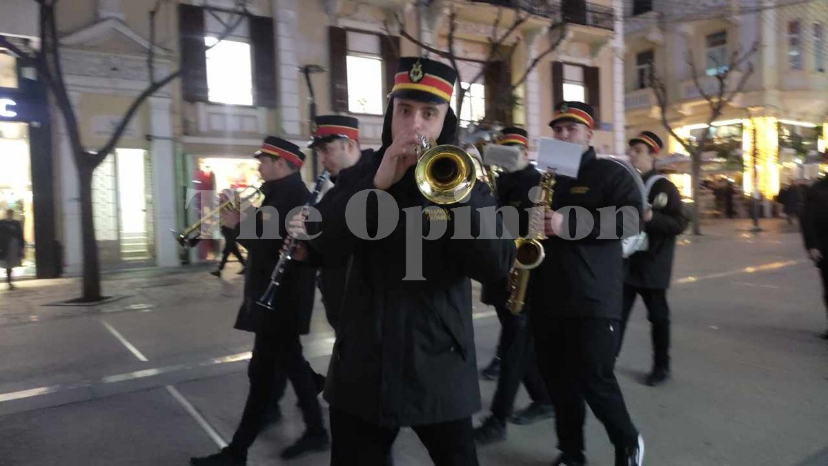 «Πλημμύρισε» χριστουγεννιάτικες μελωδίες η Θεσσαλονίκη (ΦΩΤΟ-VIDEO)