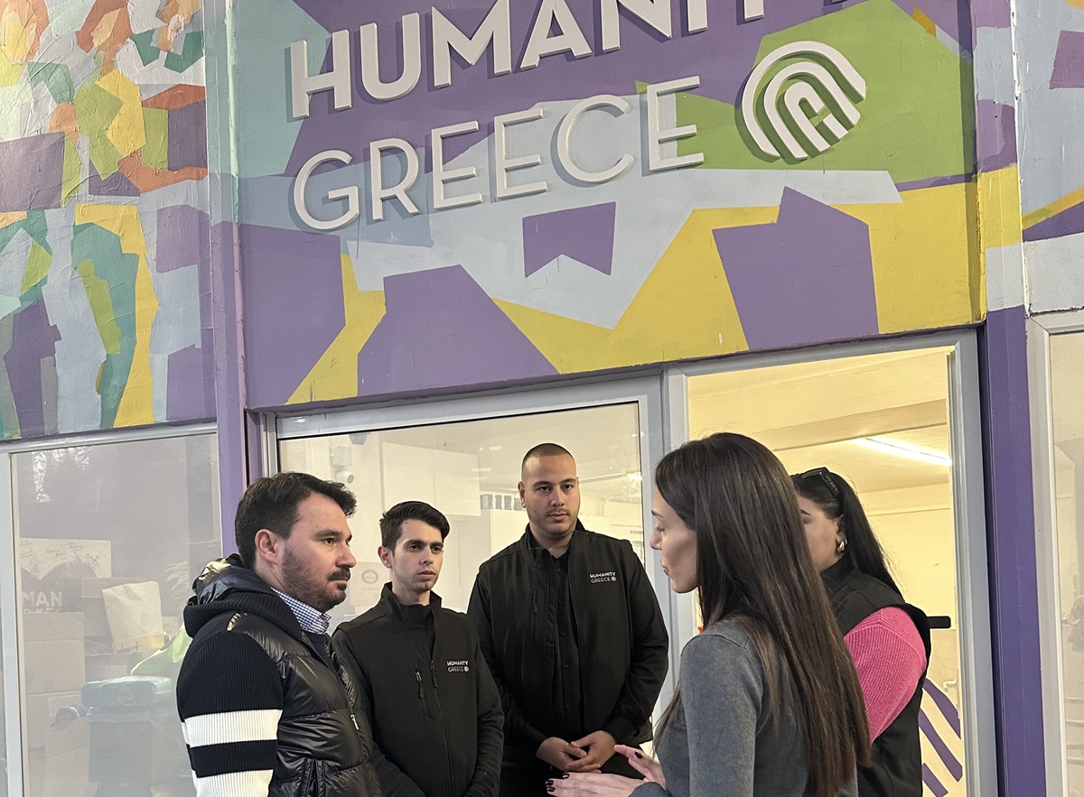 Στο εθελοντικό κέντρο της Humanity Παπαμιμίκος-Σαββίδη (ΦΩΤΟ)